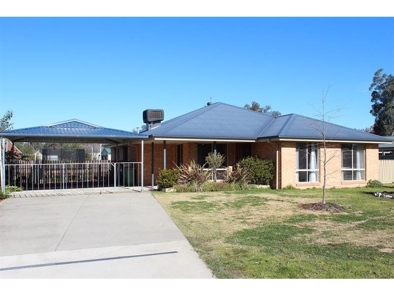 85 Adams St, Jindera NSW 2642