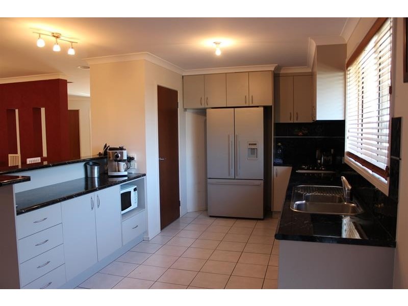 85 Adams St, Jindera NSW 2642