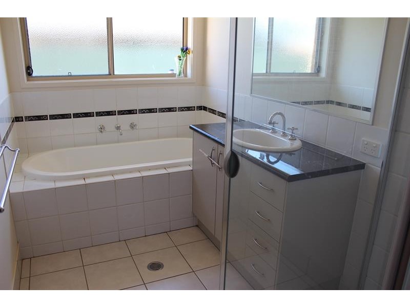 85 Adams St, Jindera NSW 2642