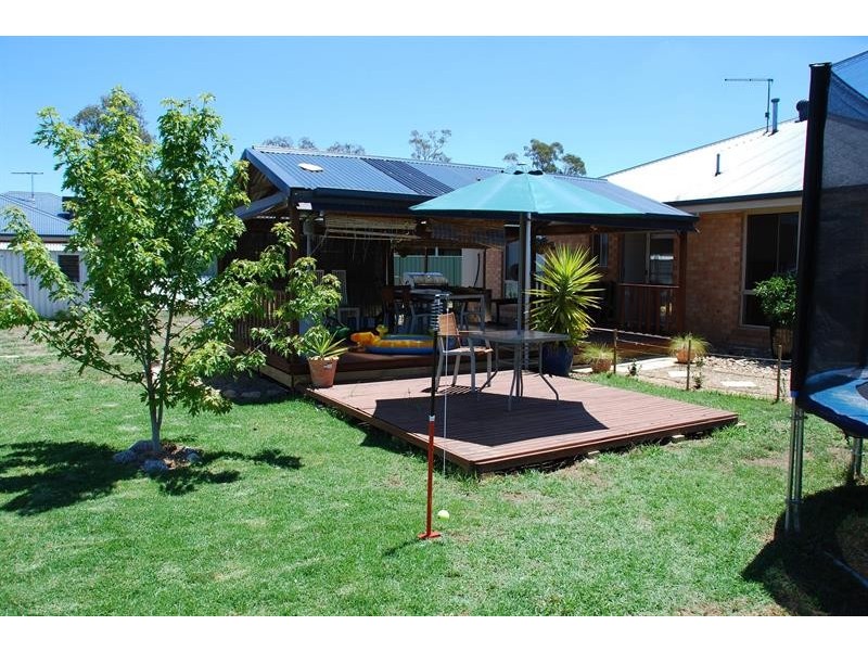 85 Adams St, Jindera NSW 2642