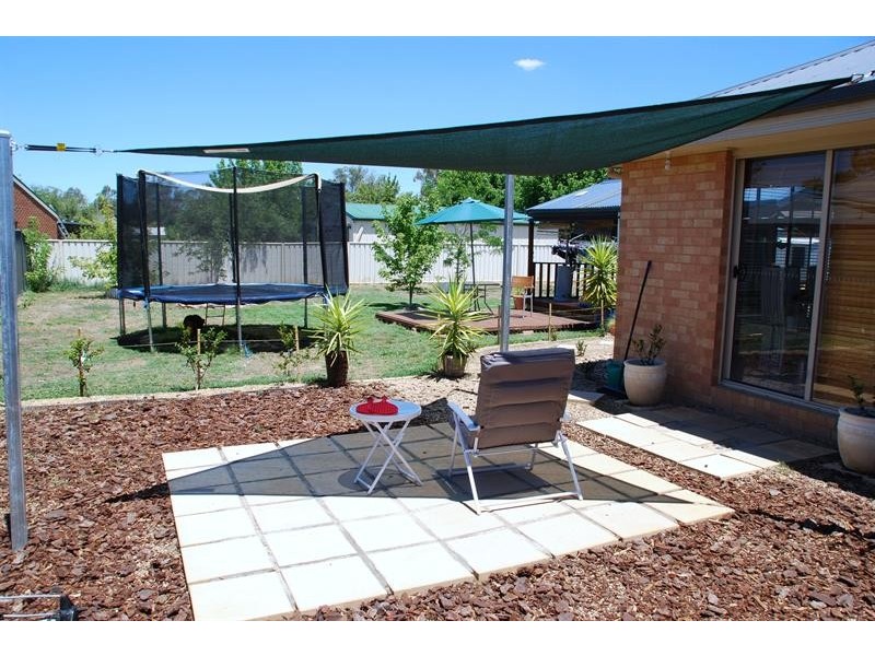 85 Adams St, Jindera NSW 2642