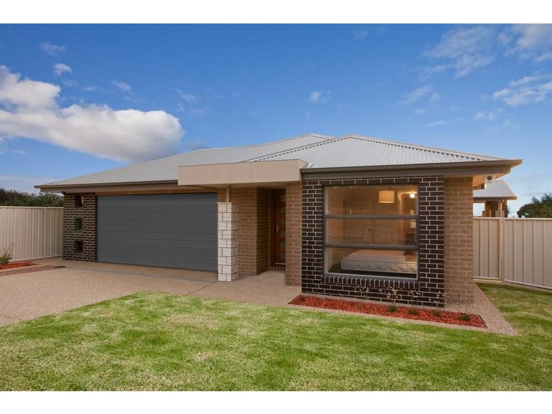 50 Fairway Gardens Rd, Thurgoona NSW 2640