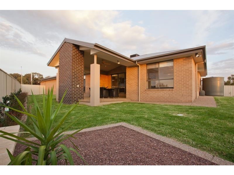 50 Fairway Gardens Rd, Thurgoona NSW 2640