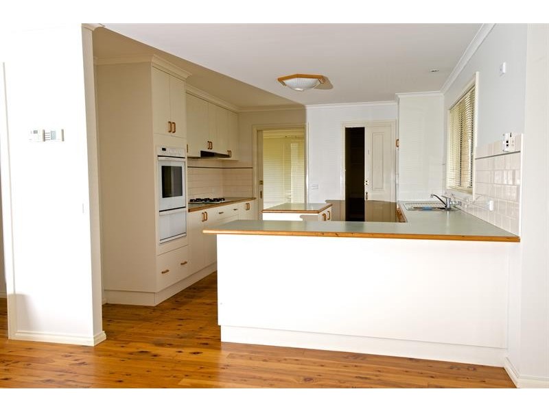 19 Janette Ct, Lavington NSW 2641