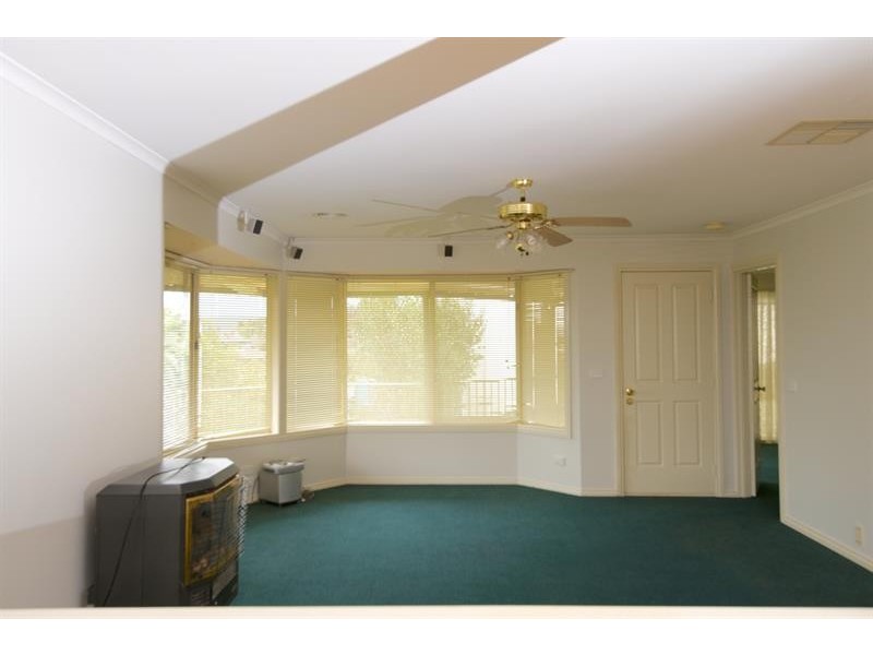 19 Janette Ct, Lavington NSW 2641