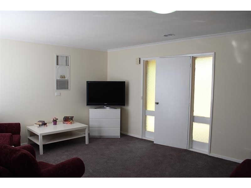 2/399 Parnall  St, Lavington NSW 2641