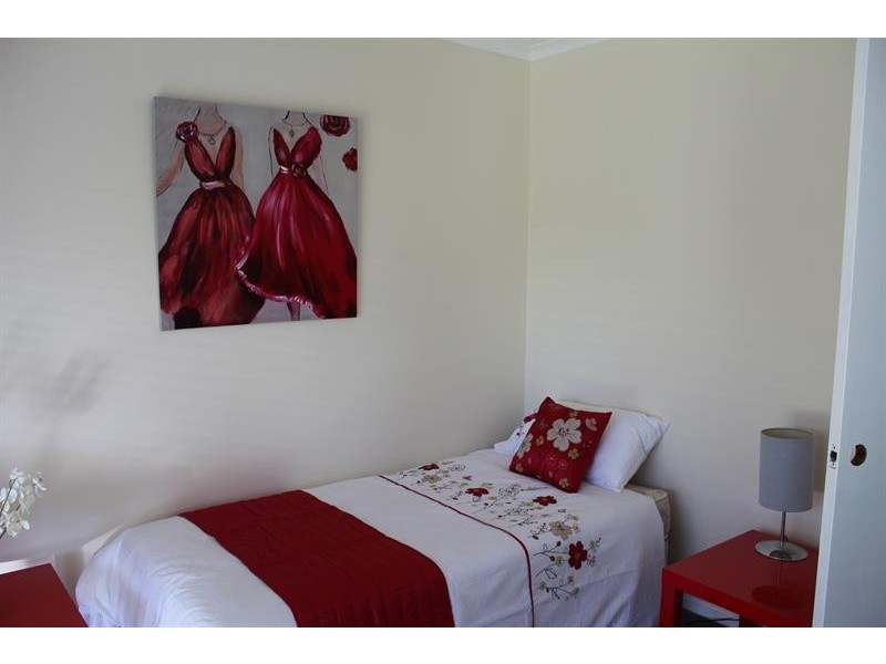 2/399 Parnall  St, Lavington NSW 2641