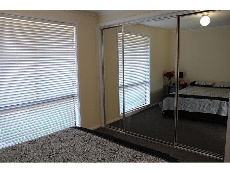 2/399 Parnall  St, Lavington NSW 2641