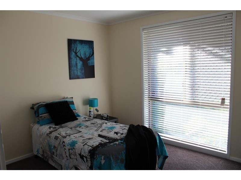 2/399 Parnall  St, Lavington NSW 2641