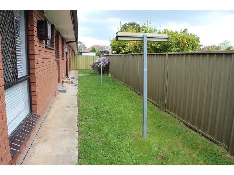 2/399 Parnall  St, Lavington NSW 2641
