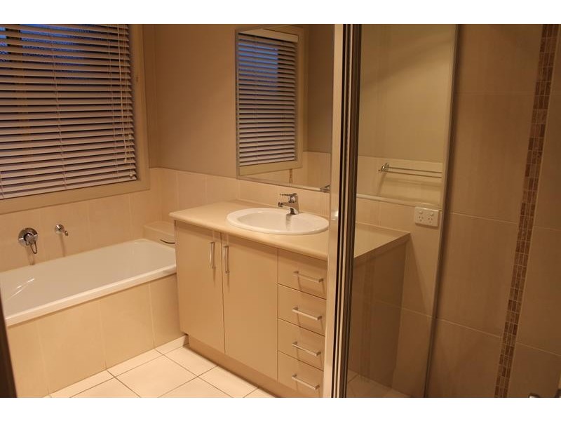 1/566 Buchhorn St, Lavington NSW 2641