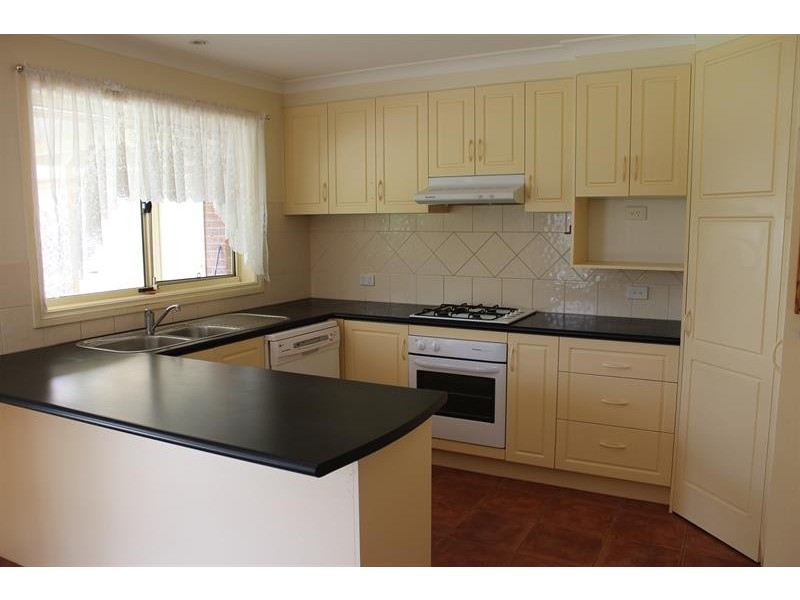 4 Bizet  Pl, Albury NSW 2640