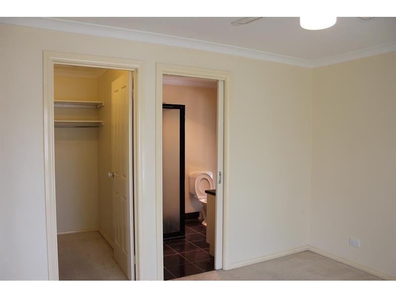 4 Bizet  Pl, Albury NSW 2640