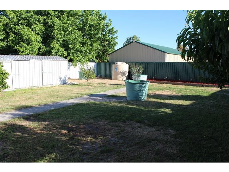 531 Comans Ave, Lavington NSW 2641