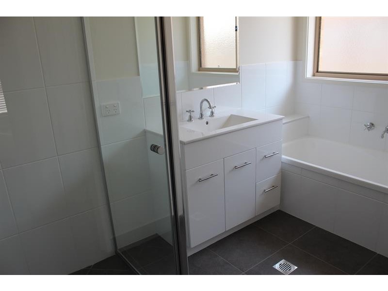 1/479 Mckenzie St, Lavington NSW 2641