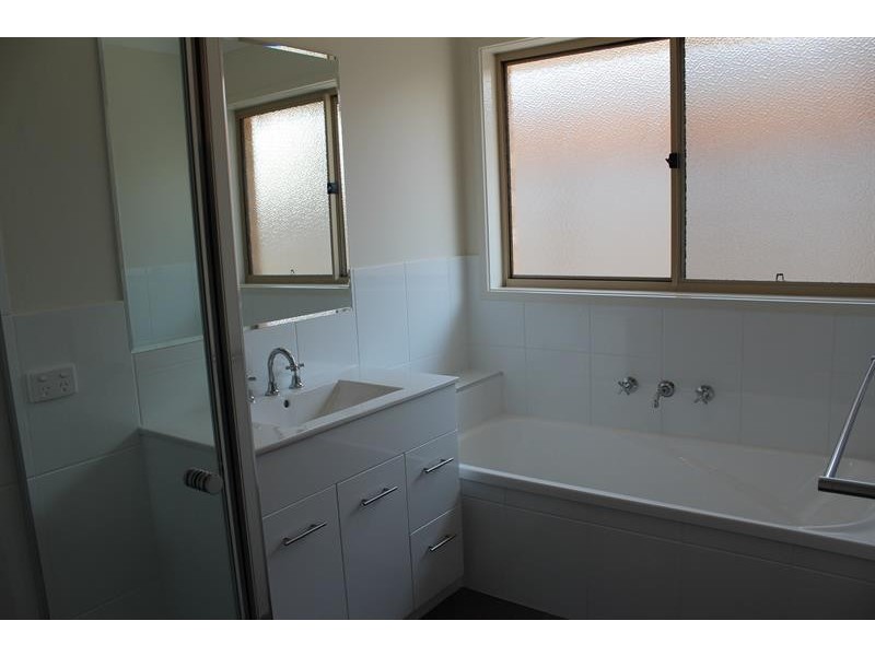 1/479 Mckenzie St, Lavington NSW 2641