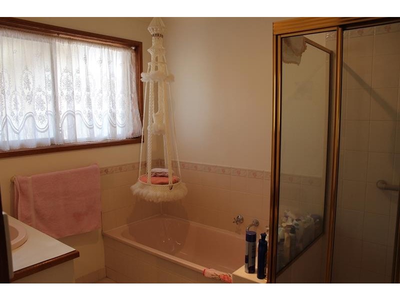 1/15 Neptune Dr, Lavington NSW 2641