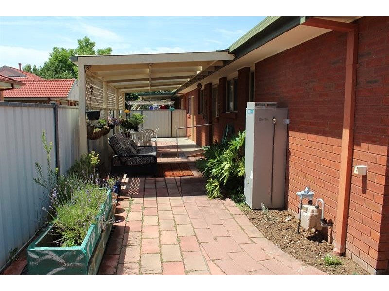 1/15 Neptune Dr, Lavington NSW 2641