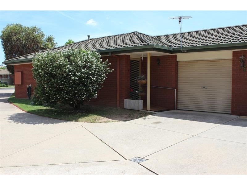 1/15 Neptune Dr, Lavington NSW 2641