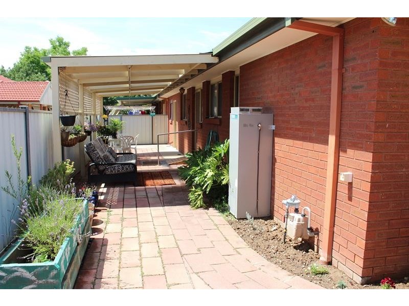 1/15 Neptune Dr, Lavington NSW 2641