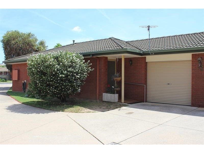 1/15 Neptune Dr, Lavington NSW 2641