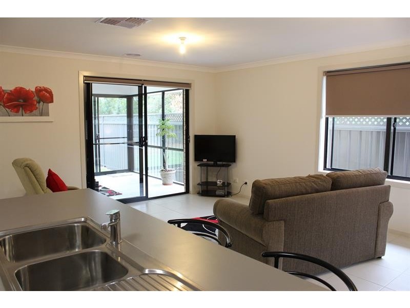 648 Centaur Rd, Lavington NSW 2641