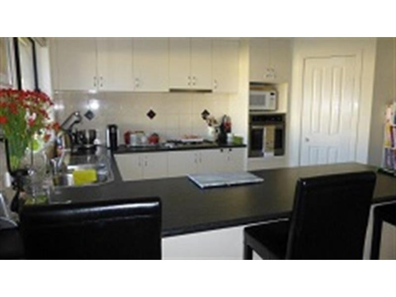 17 Dunne Cres, Thurgoona NSW 2640