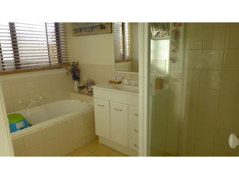 17 Dunne Cres, Thurgoona NSW 2640