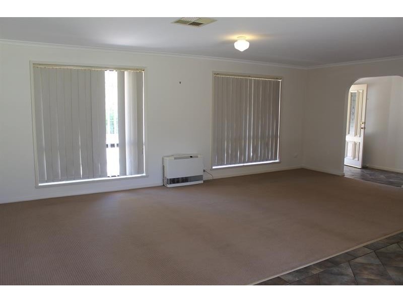 31 St Andrews Circuit, Thurgoona NSW 2640