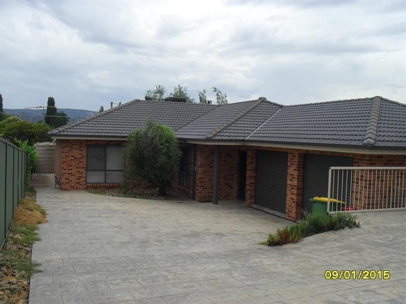 2/547 Hague St, Lavington NSW 2641