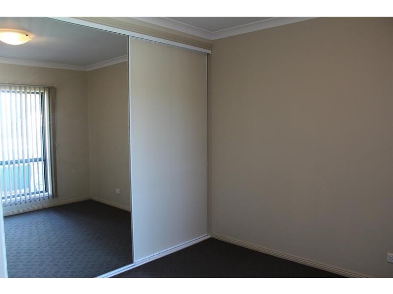 2/547 Hague St, Lavington NSW 2641