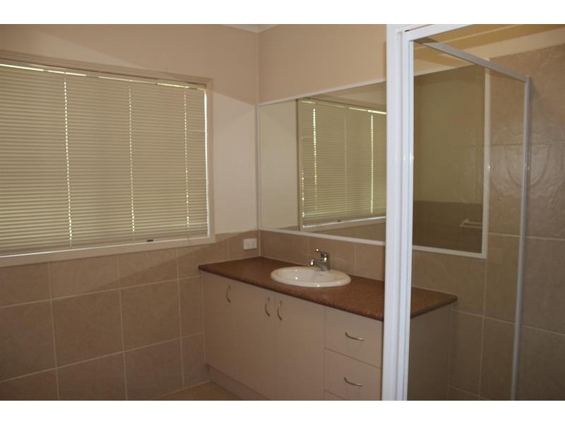 2/547 Hague St, Lavington NSW 2641