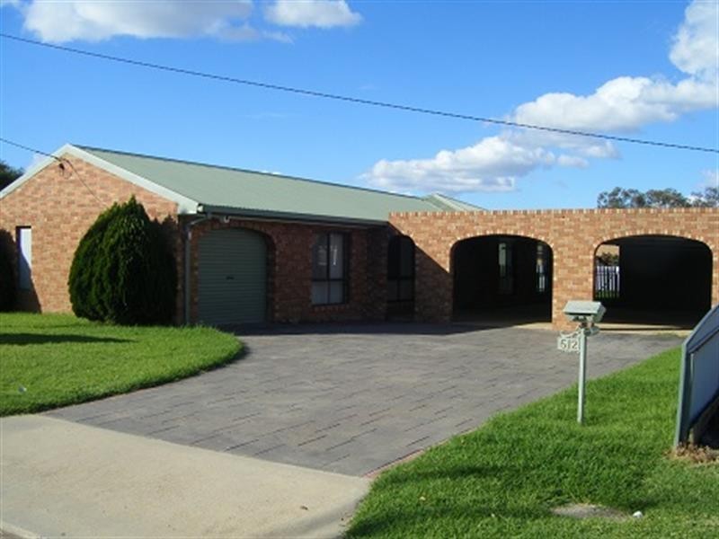 512 Webb  St, Lavington NSW 2641