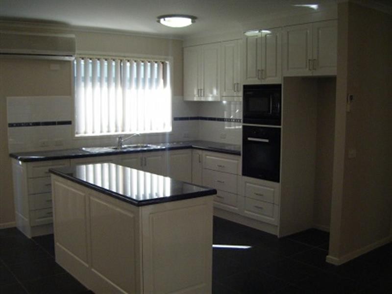 512 Webb  St, Lavington NSW 2641