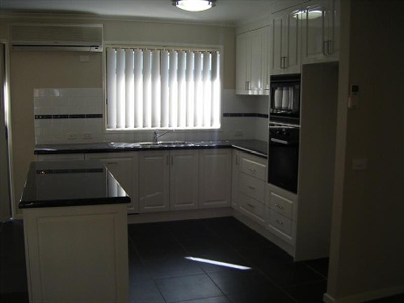 512 Webb  St, Lavington NSW 2641