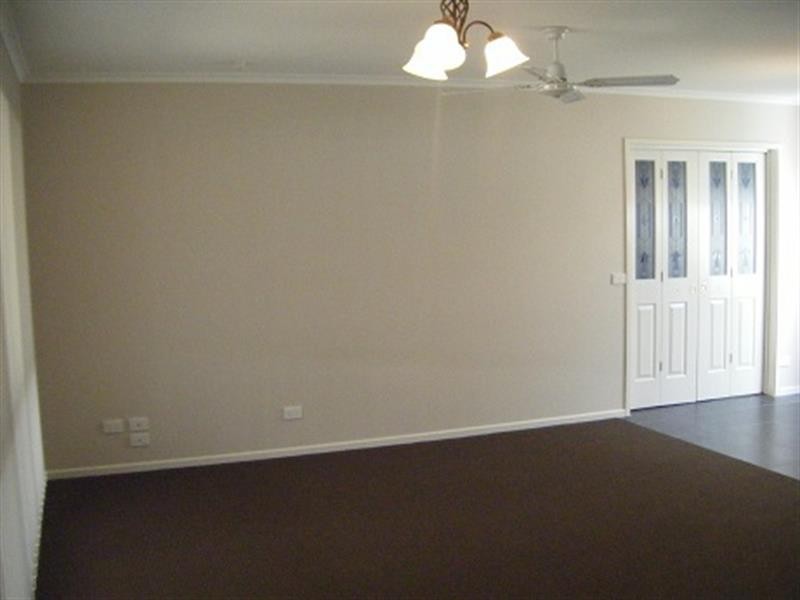 512 Webb  St, Lavington NSW 2641