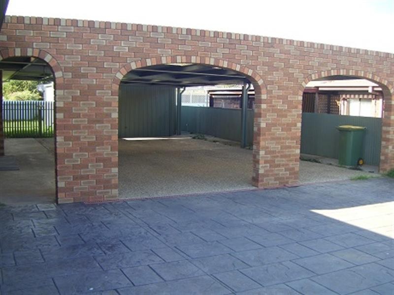 512 Webb  St, Lavington NSW 2641