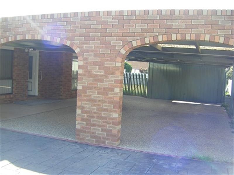 512 Webb  St, Lavington NSW 2641