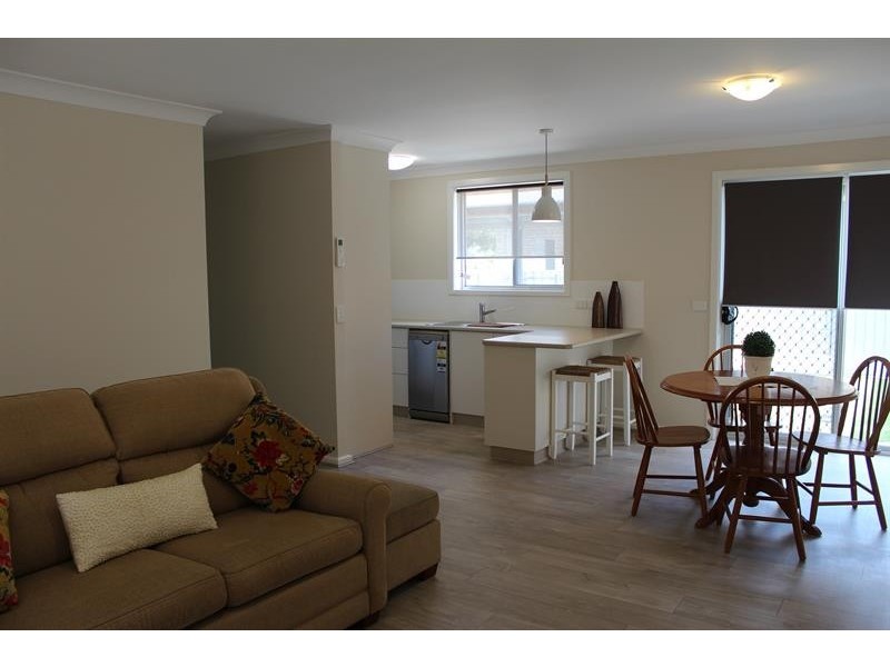 1/460 Douglas Rd, Lavington NSW 2641