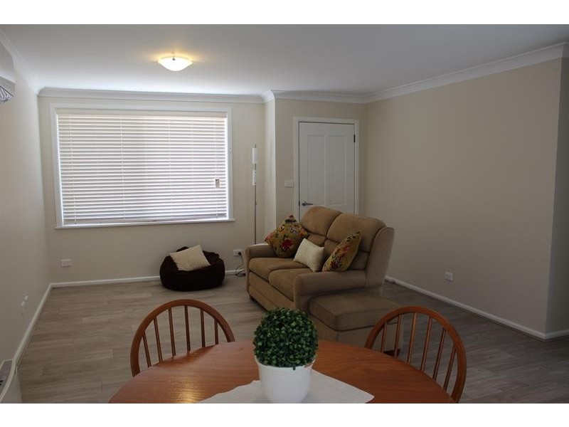 1/460 Douglas Rd, Lavington NSW 2641