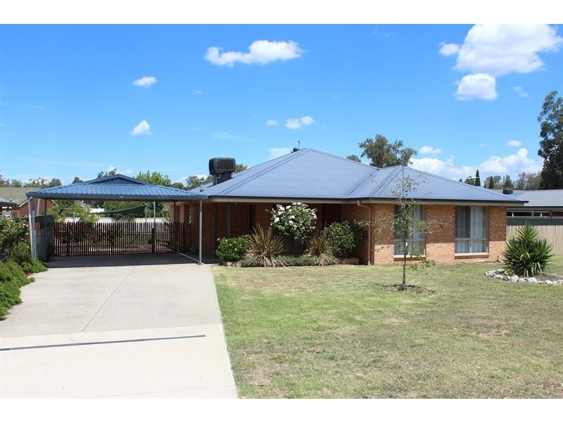 85 Adams St, Jindera NSW 2642