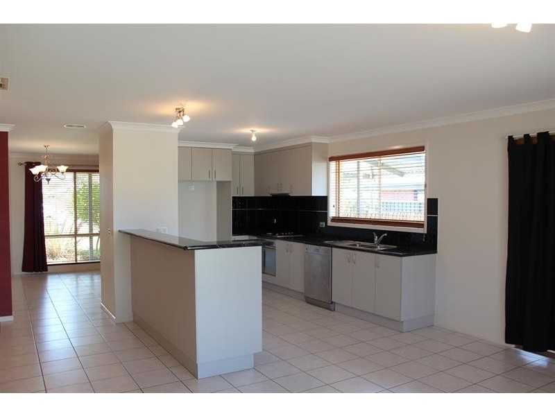 85 Adams St, Jindera NSW 2642