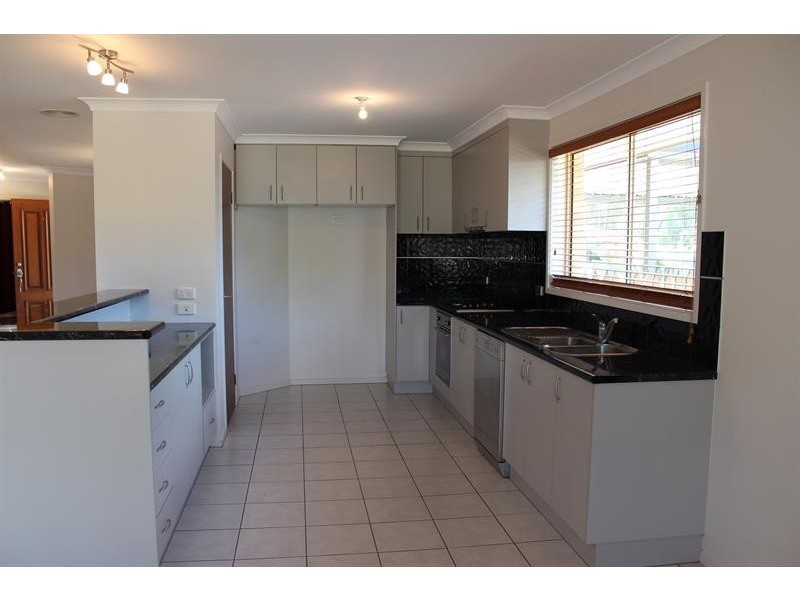 85 Adams St, Jindera NSW 2642