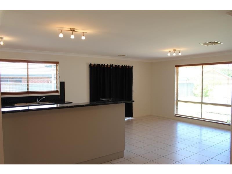 85 Adams St, Jindera NSW 2642