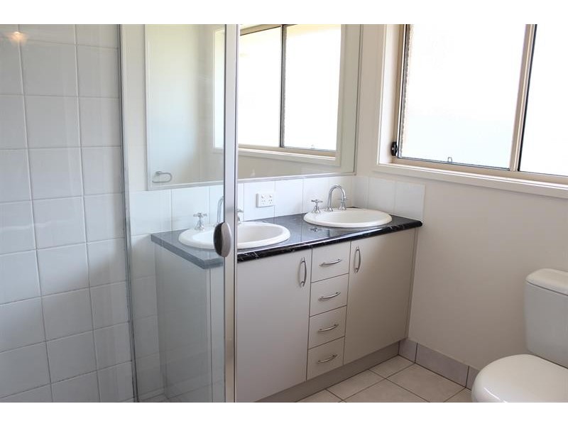 85 Adams St, Jindera NSW 2642