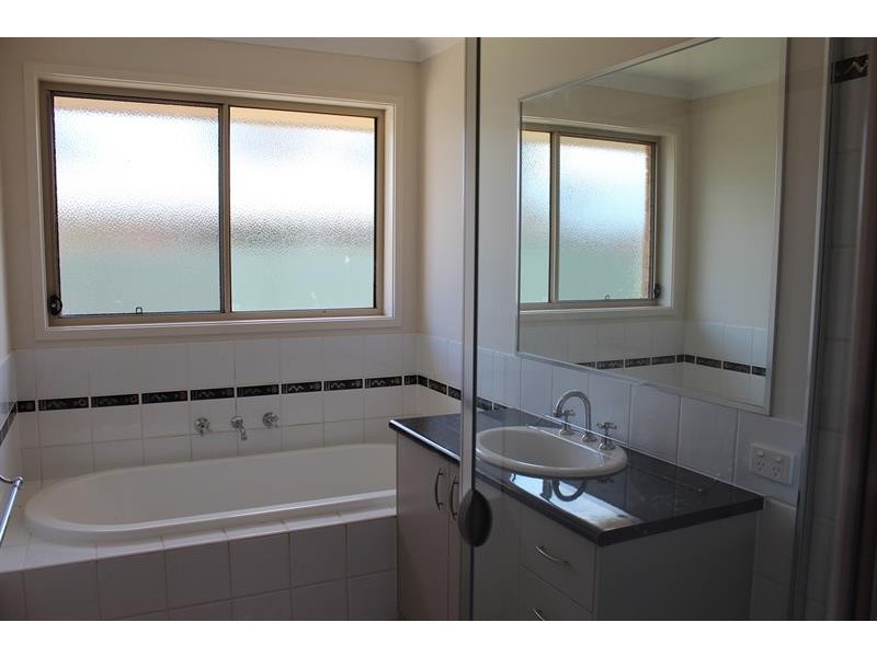 85 Adams St, Jindera NSW 2642