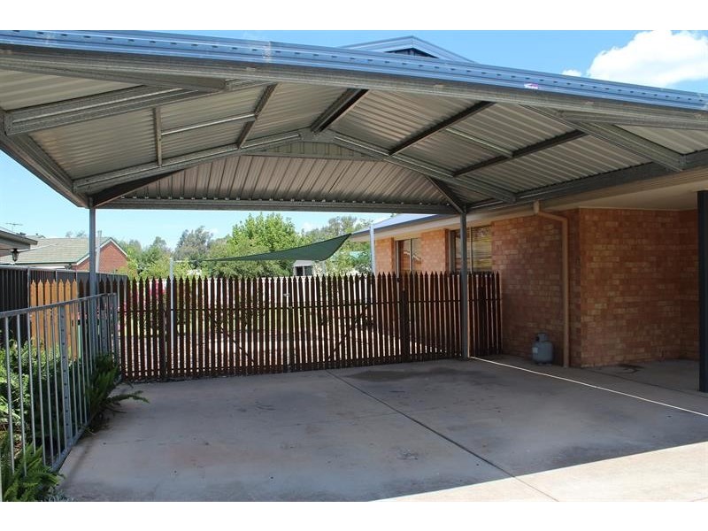 85 Adams St, Jindera NSW 2642