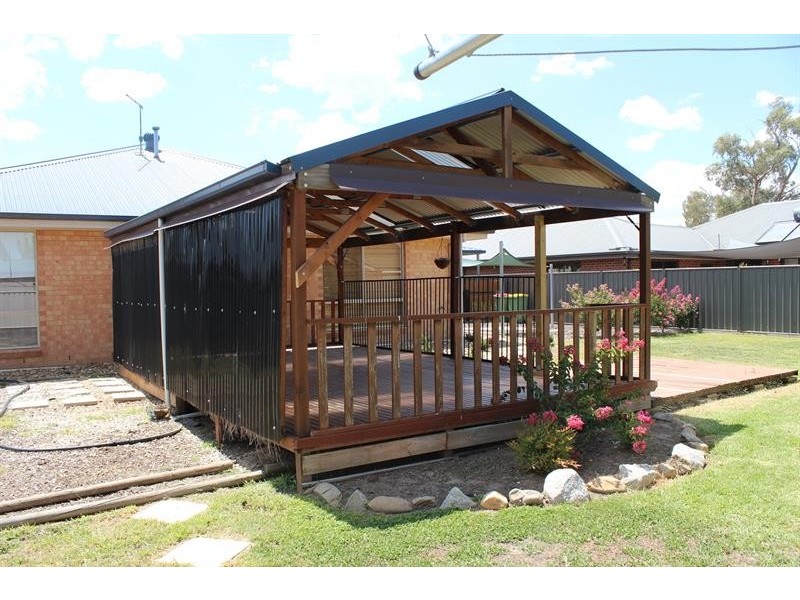 85 Adams St, Jindera NSW 2642