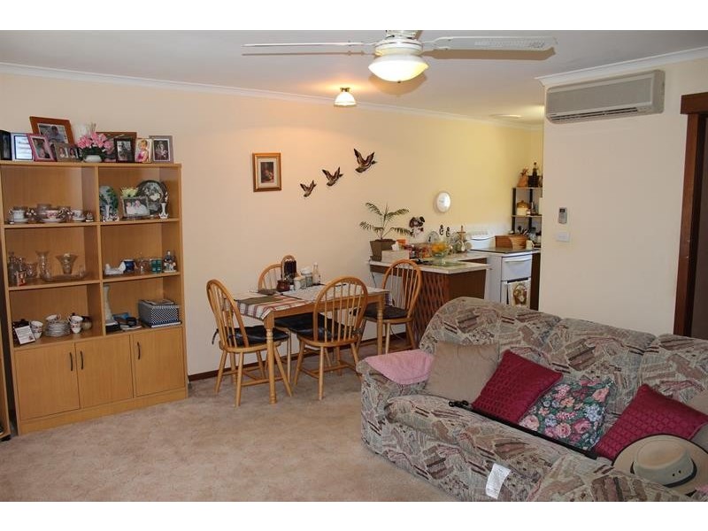 2/565 Grayfern  Ct, Lavington NSW 2641