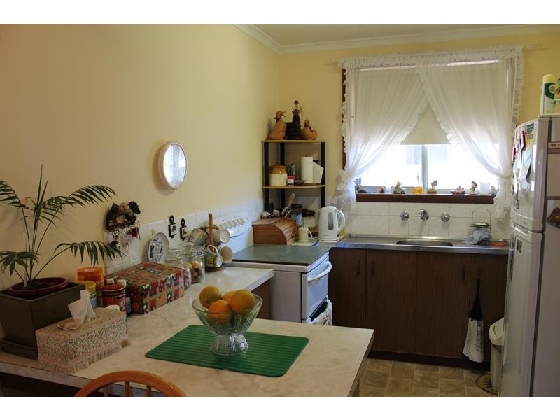 2/565 Grayfern  Ct, Lavington NSW 2641